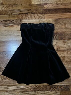 Windsor Black Strapless Velvet Mini Dress